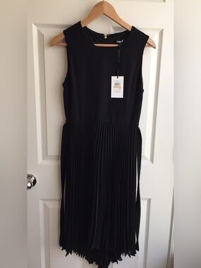 🔥NWT🔥 DKNY Classy Sleeveless Asymmetrical Pleats Skirt Women' Cocktail Dress